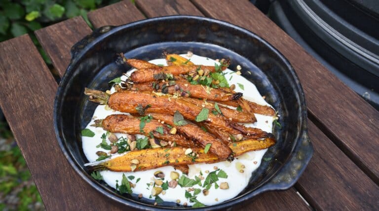 Geroosterde bospeen met whipped feta, pistache & sherrydressing