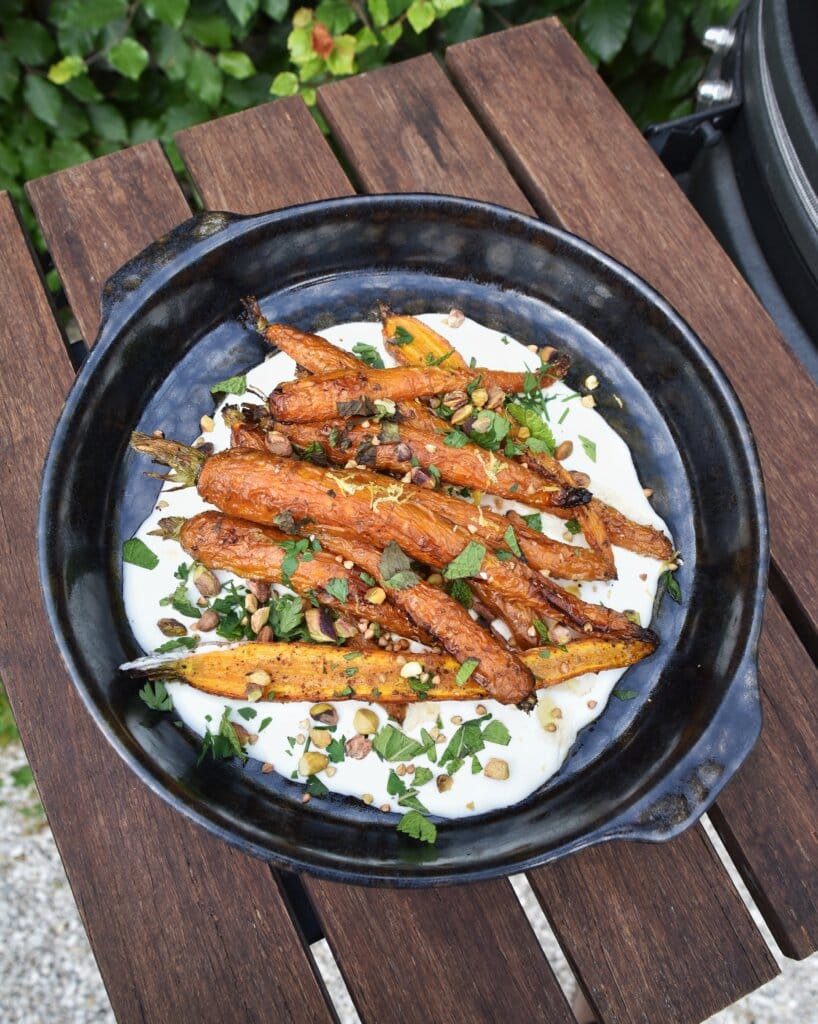 Geroosterde bospeen met whipped feta, pistache & sherrydressing